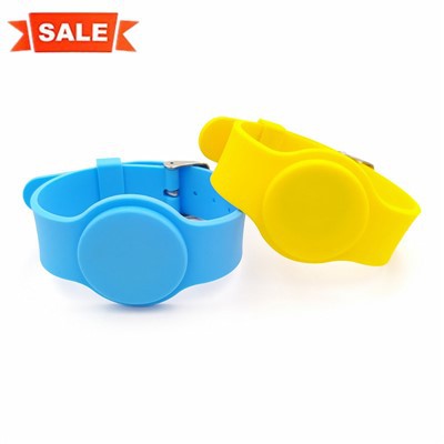 Programabilne vodootporne jeftine cijene bazen spa 125khz 13,56mhz UHF silikonske Nfc Rfid narukvice za vodeni tematski park